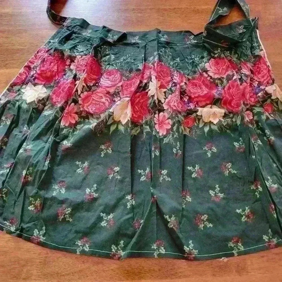 VTG-Christmas Rose Half Apron - Picture 1 of 3